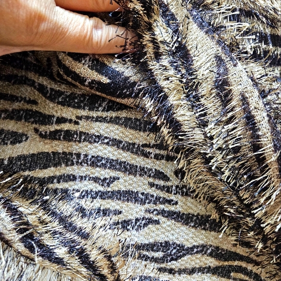 Vince Camuto Women's Eyelash Zebra Falcon Animal Print Mock-Neck Top Size Small - Picture 5 of 8